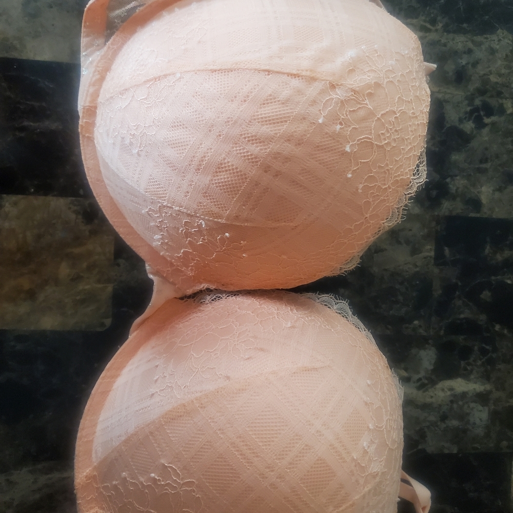 Victoria Secret bra. Peach 36DDD